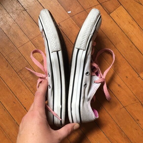 Converse/Chucks gray & pink low top sneakers - Picture 2 of 5